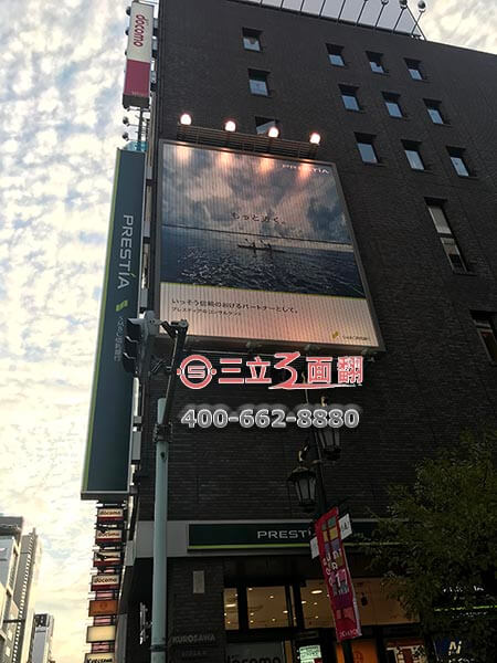 日本东京楼体外墙面三面翻广告牌案例施工图片