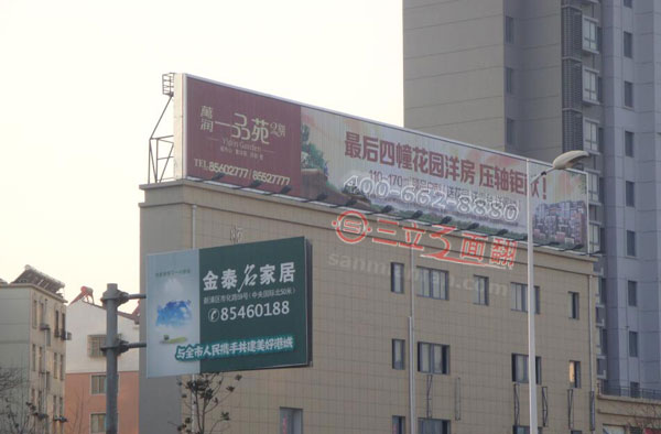 江苏省连云港市大型楼顶平直三面翻广告牌案例施工图片