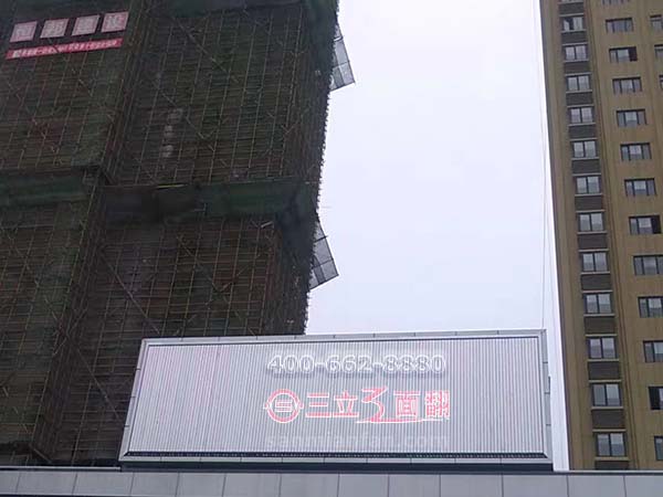 江苏无锡惠山裙楼顶三面翻室外平直广告牌案例施工图片