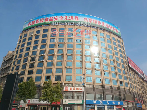 山东菏泽巨野县户外弧形楼顶三面翻广告牌案例施工图片